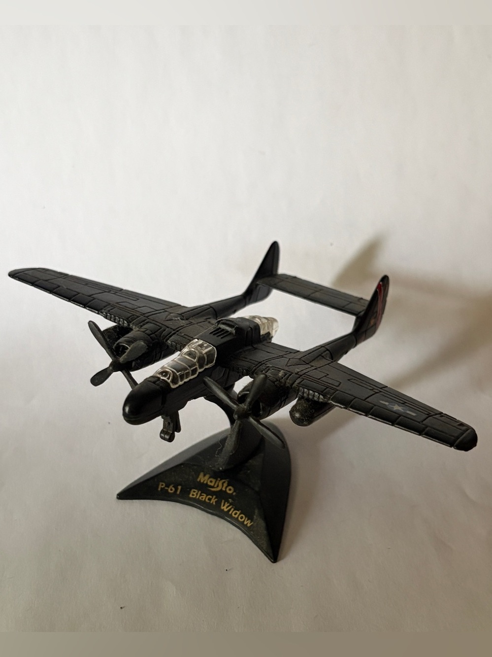 Maisto P-61 BLACK WIDOW 1:64 Die Cast Metal Military Aircraft Model w/ Stand